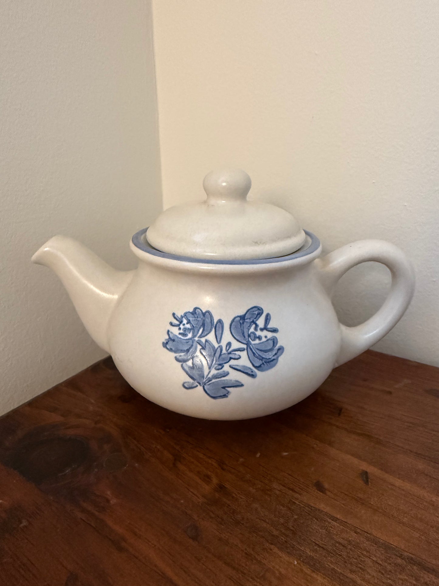 Vintage Phaltzgraff Yorktowne Tea Pot